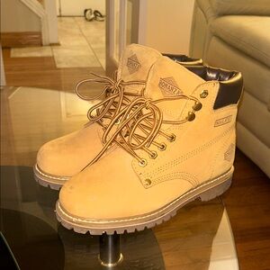 Bonanza Tan Lace-Up Boots